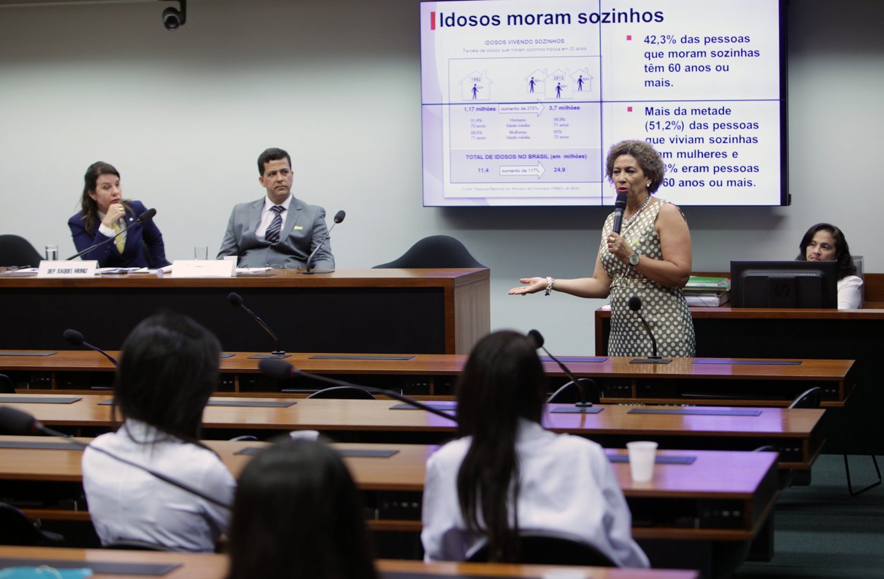 Monitoramento doméstico de idosos é exposto na Câmara Federal