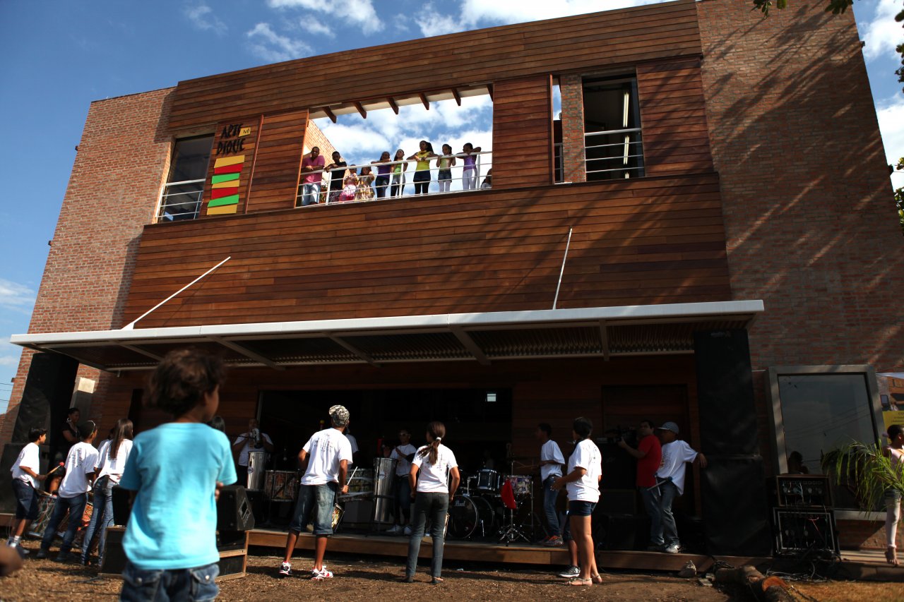 Arte no Dique e Biblioteca