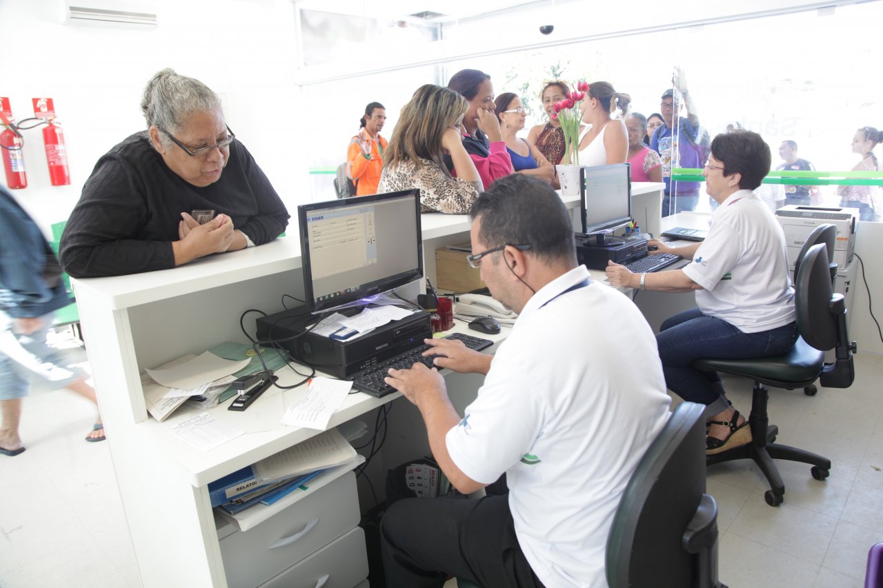 Policlínica Vila Nova tem movimento intenso no primeiro dia