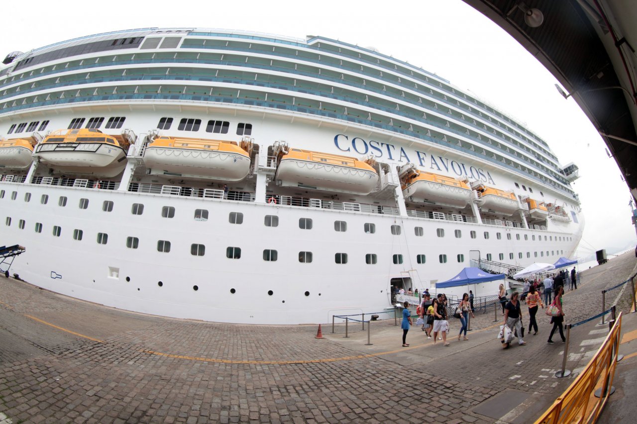 Santos recebe quatro navios e turistas em trânsito no fim de semana