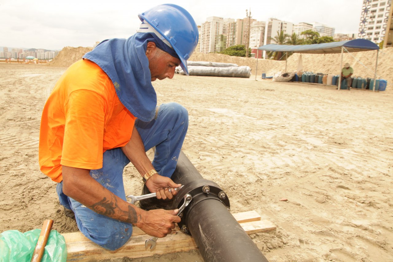 Erosão: linha de tubos começa a ser montada- veja galeria de fotos