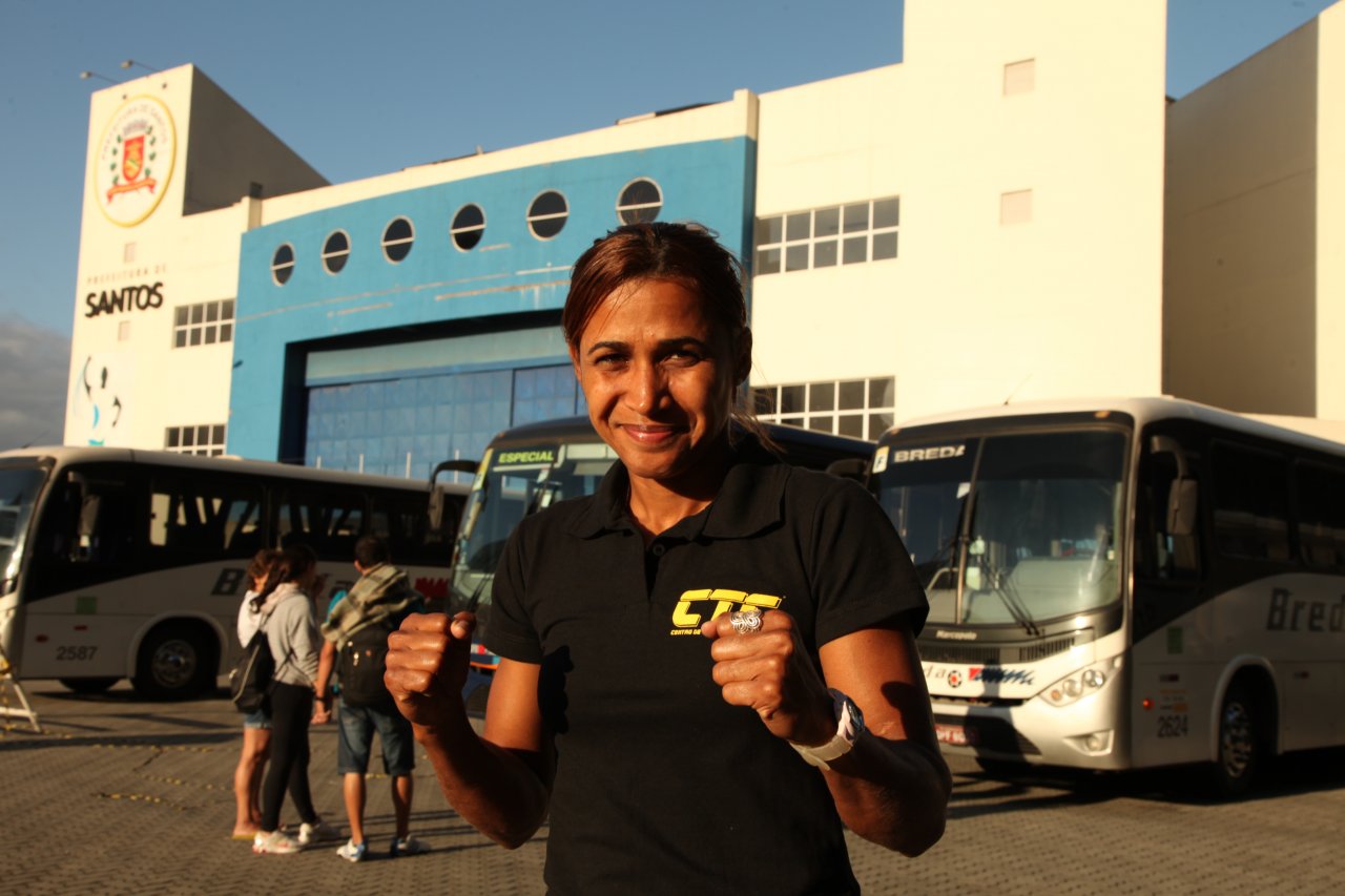 Ivani Ferreira é campeã brasileira no kickboxing