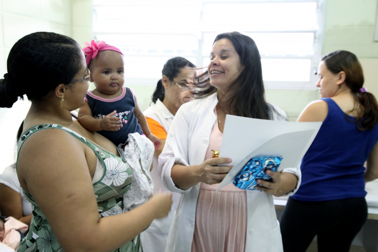 Mães que amamentam são homenageadas na policlínica do Castelo