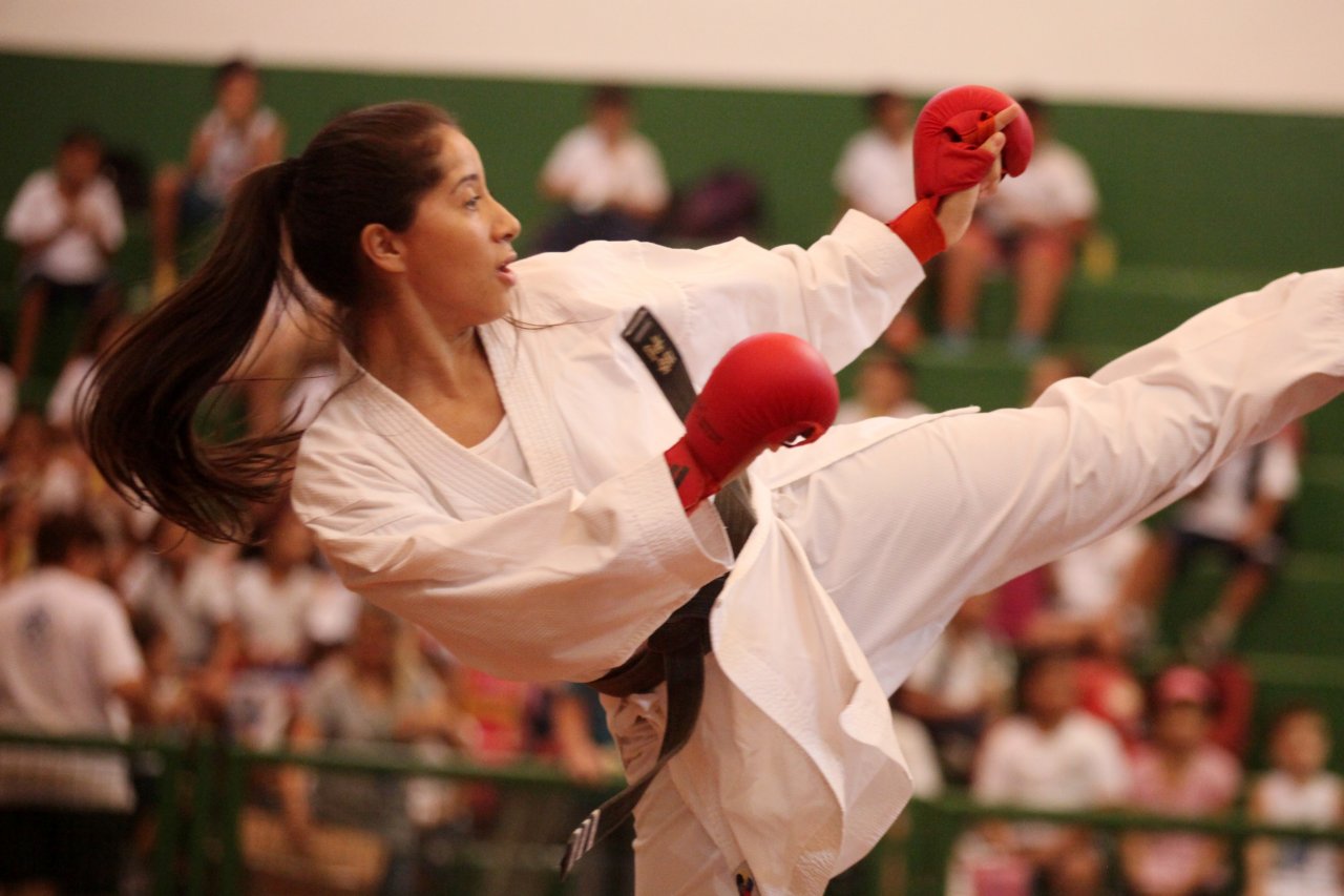 Vice-campeã panamericana se apresenta no Santos Karate Festival