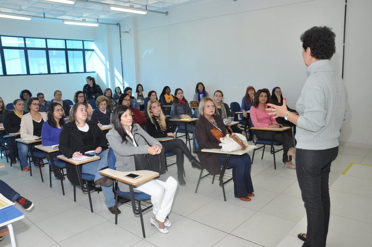 Curso 'Construindo Rumos' prepara mulheres para mercado de trabalho