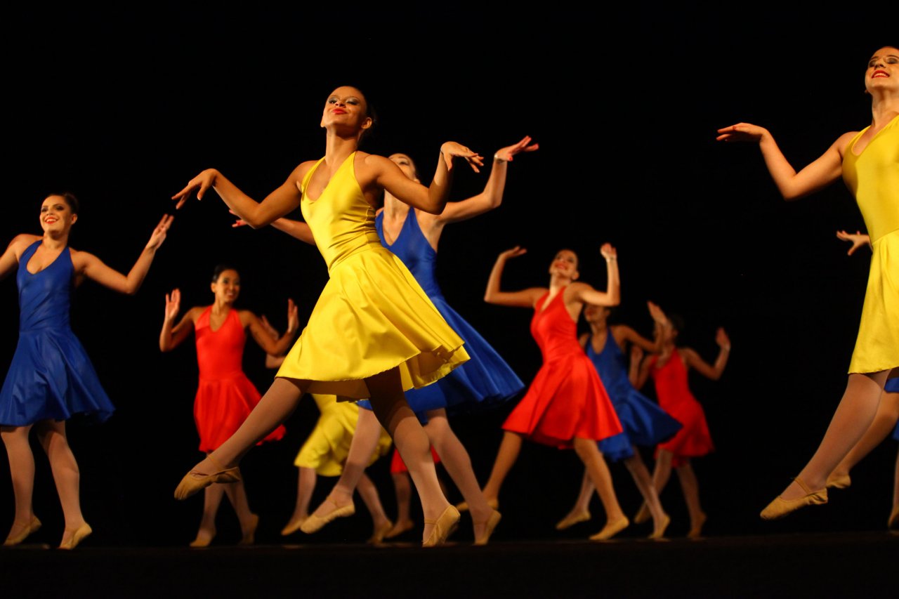 Competição de dança é encerrada com sucesso de público no Municipal
