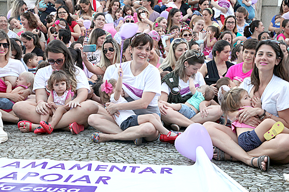 ‘Hora do Mamaço’ chama atenção para benefícios da amamentação