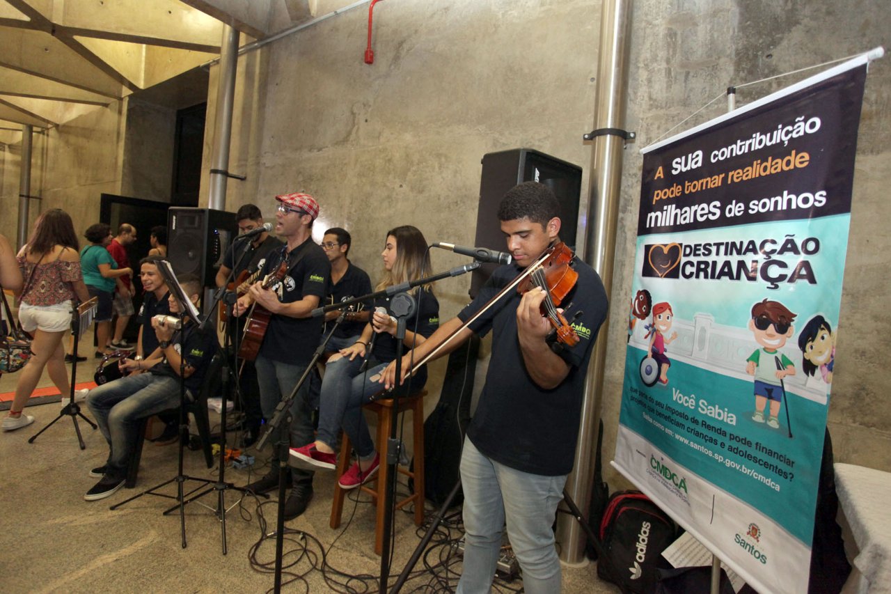 Crianças atendidas em projetos sociais se apresentam em evento Destinação Criança