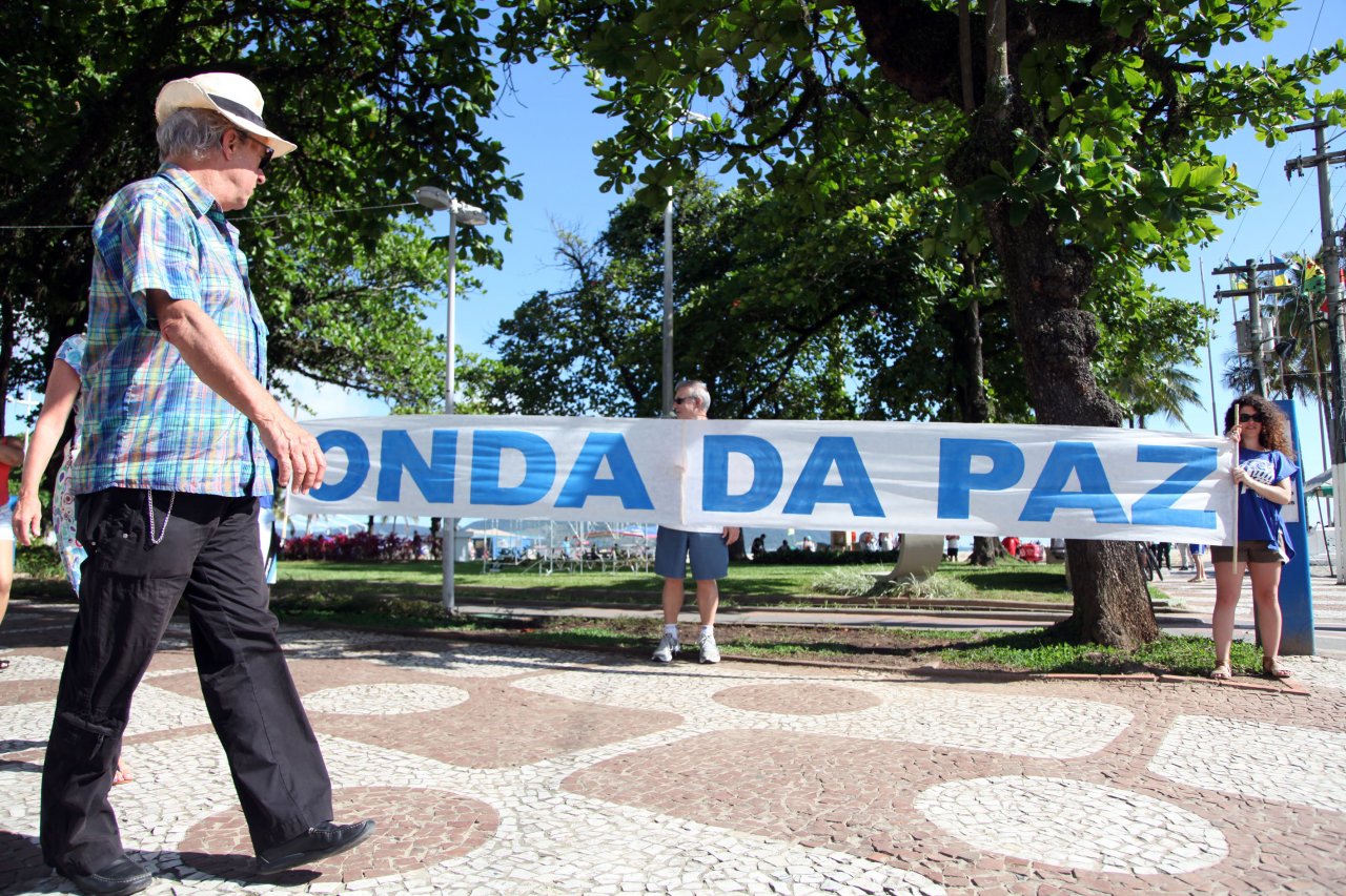 Pedágio com distribuição de tsurus divulga Onda da Paz deste domingo