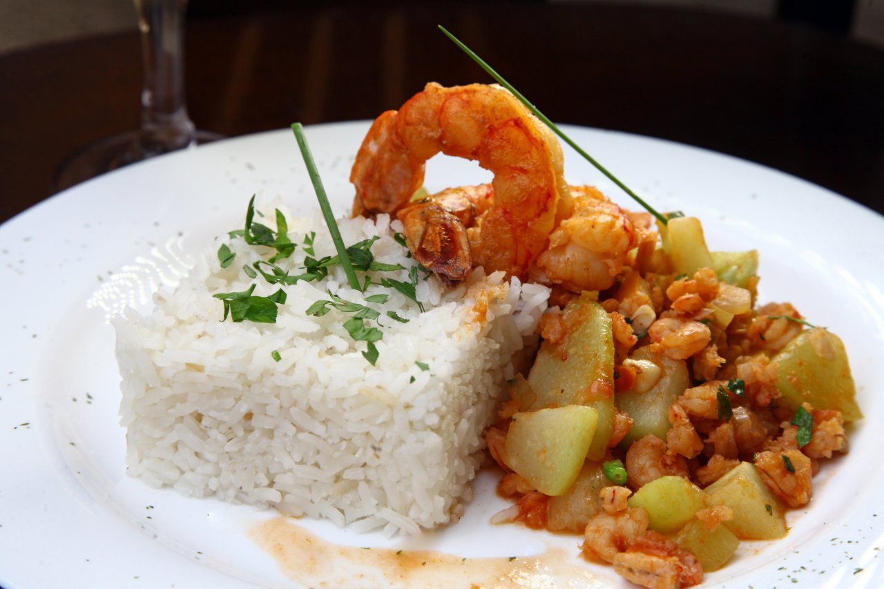 Cardápio da Semana da Cultura Caiçara tem aprovação no restaurante-escola