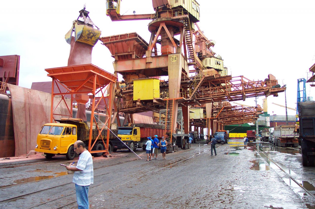 Prefeitura propõe ao CMDU restrição à operação de granéis na área urbana