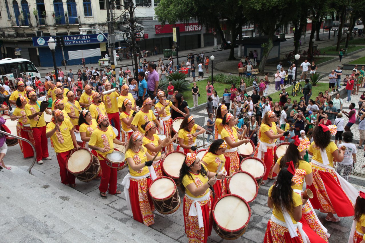 Maracatu Quiloa comemora 10 anos no Sesc