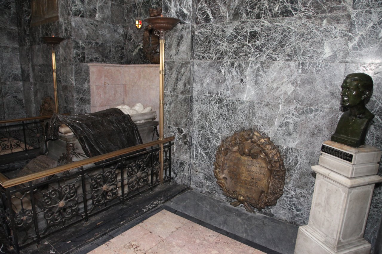 Pantheon dos Andradas recebe manutenção