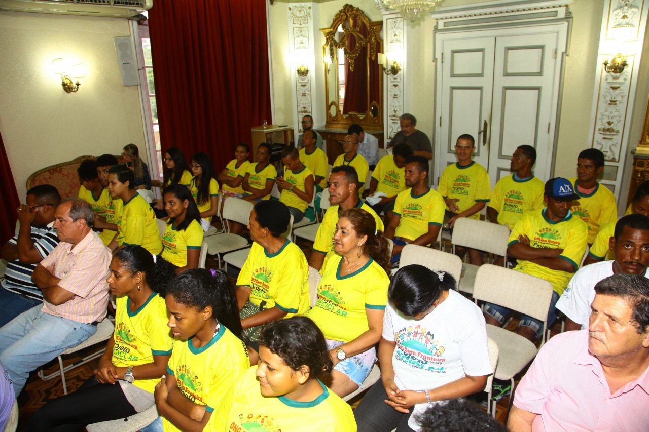 Prefeitura e ONG Sem Fronteira assinam termo de cooperação técnica