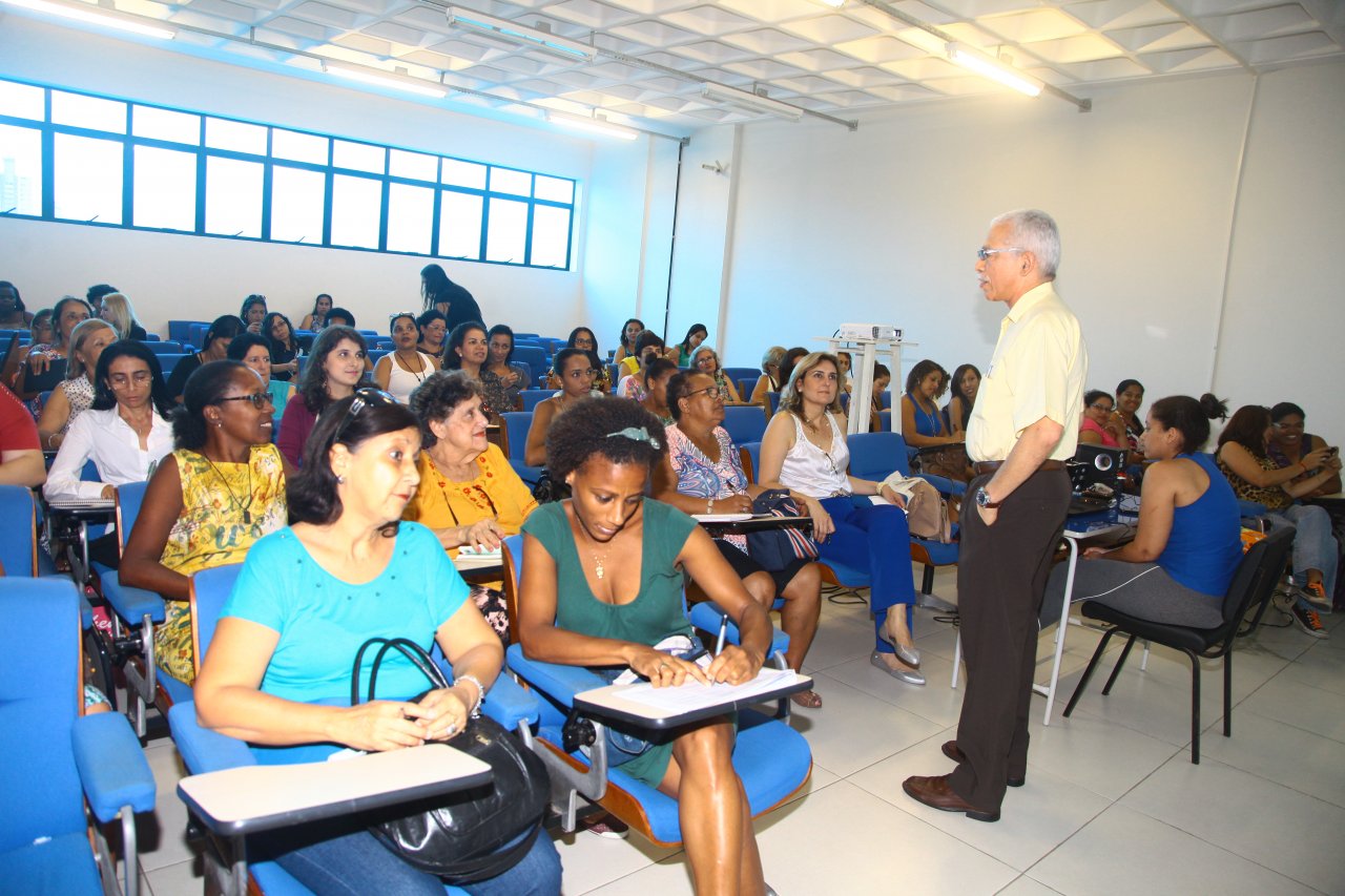 Mulheres concluem curso que prepara para o mercado