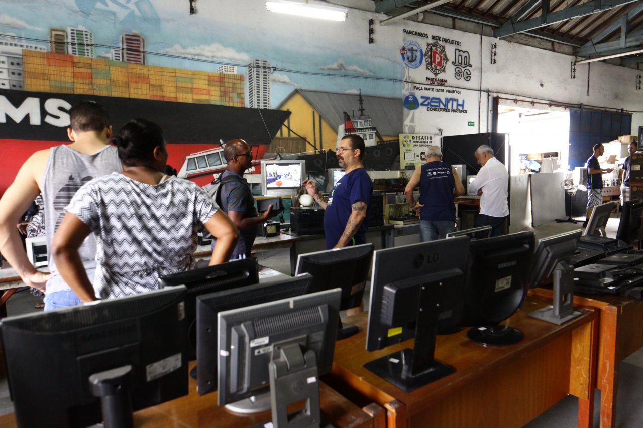 Centro de Reciclagem do Lixo Eletrônico promove bazar mensal