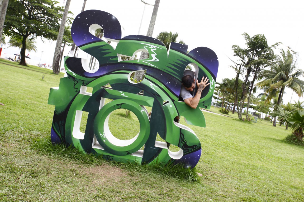 Mureta de Shesko explora grafite e quadrinhos - assista vídeo