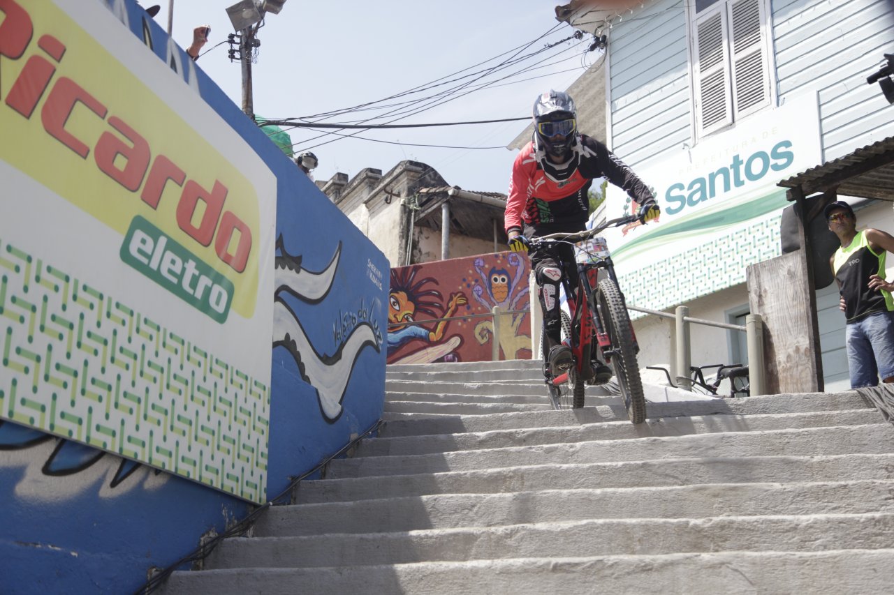 Descida das Escadas de Santos faz diferença na vida de moradores
