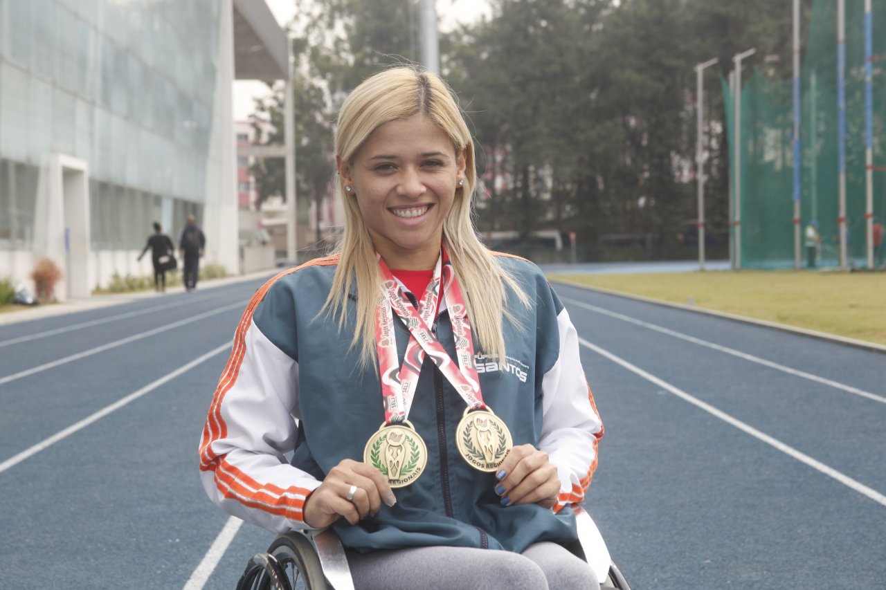 Paratleta conquista medalha de prata na maior maratona de rua para cadeirantes