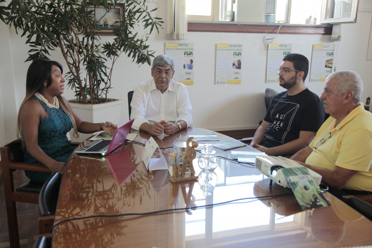 Secretário de Emprego de Peruíbe se informa sobre o LicitaSantos