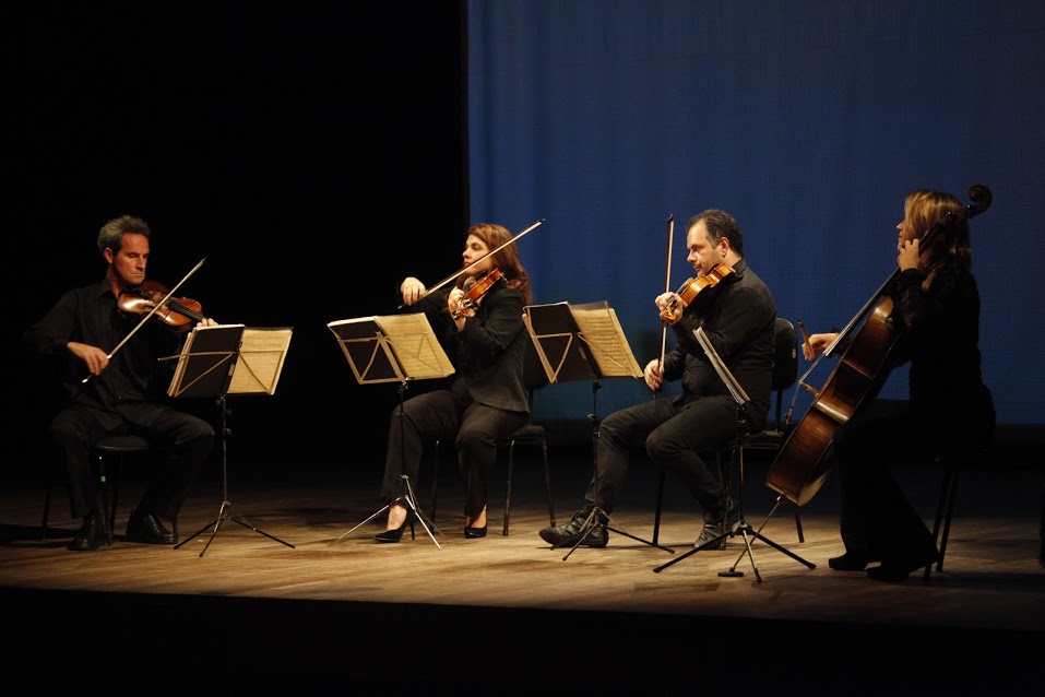 Quarteto de Cordas interpreta clássicos do rock no Teatro Guarany