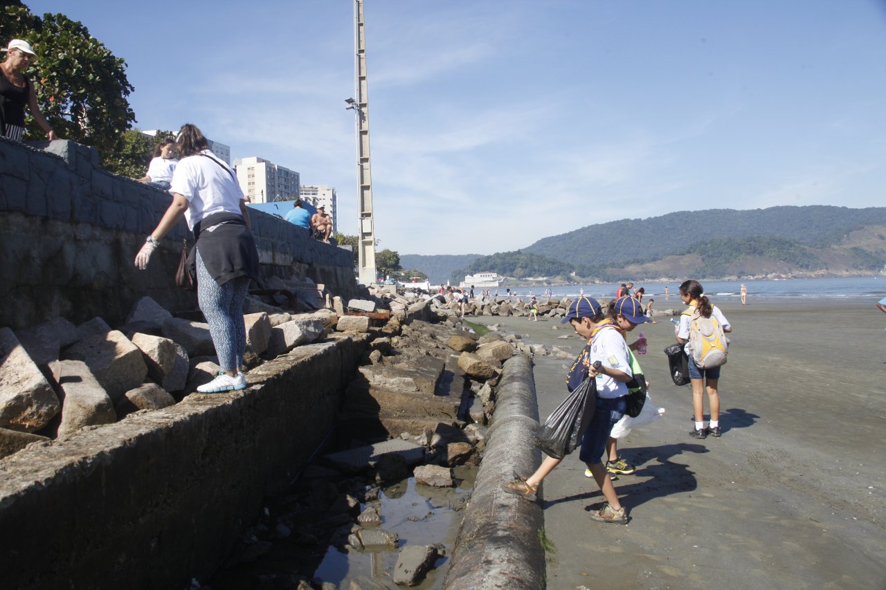 Mutirão vai limpar a praia sábado