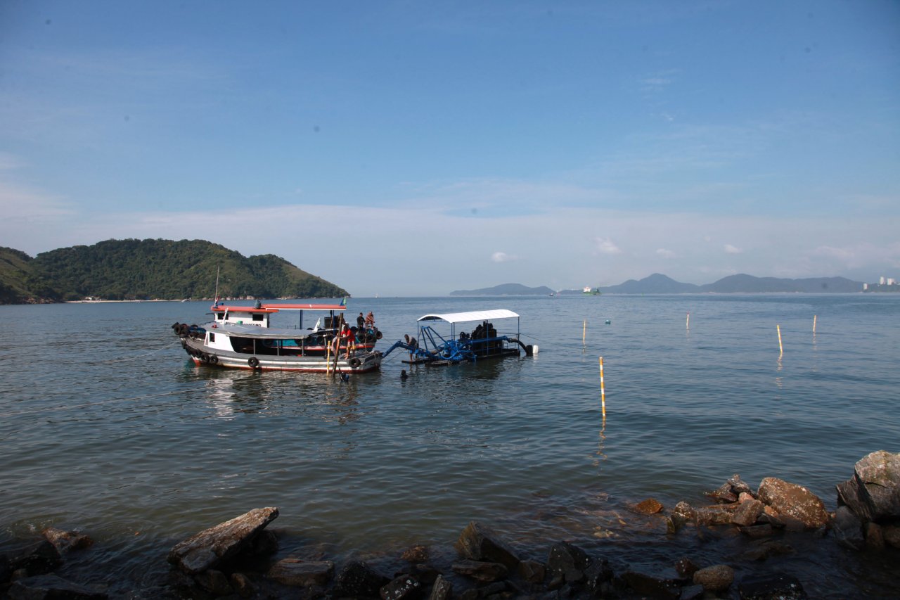 Iniciada a fixação das estacas na Ponta da Praia