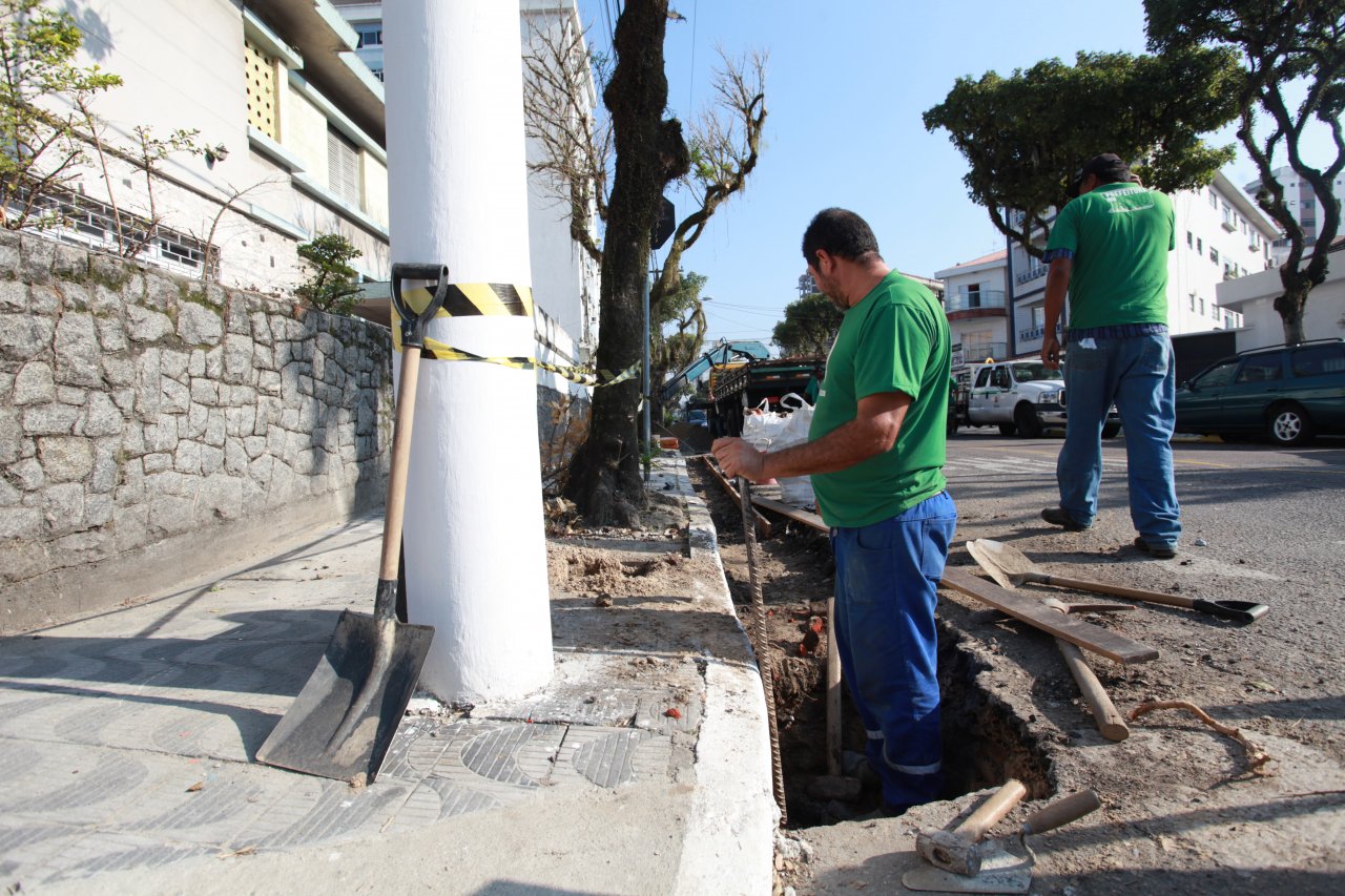 Prefeitura executa melhoria na rede de drenagem na Aparecida