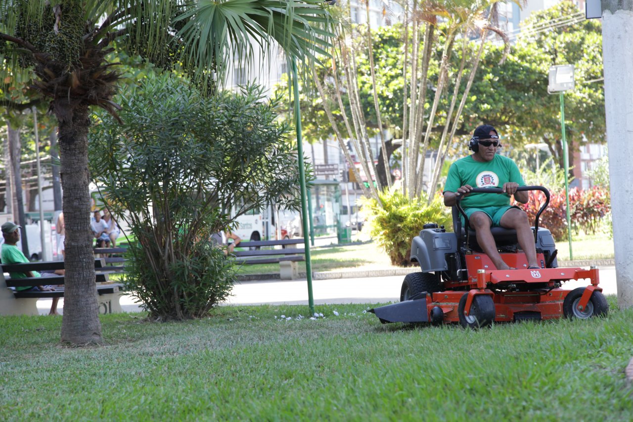 Compra de veículos incrementará serviços de corte de grama na  Cidade