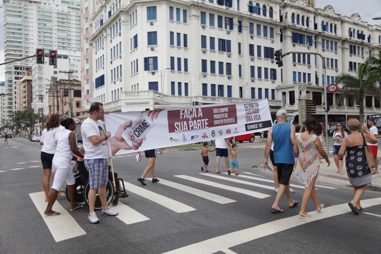 Campanha 'Receptação é Crime' alerta população na Praça das Bandeiras