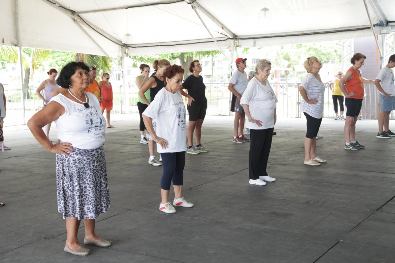 Aulas de tai chi agitam a Tenda 3