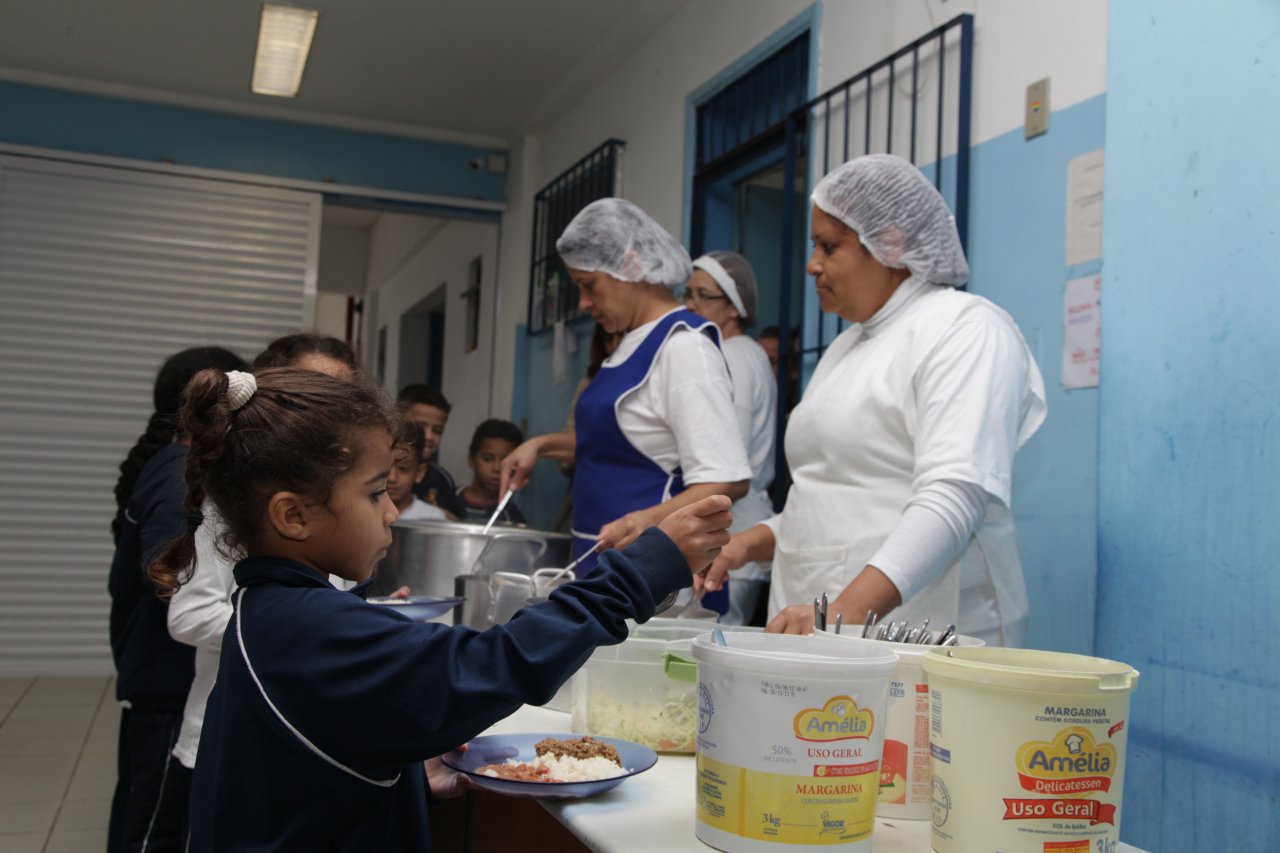 Alunos respondem pesquisa sobre merenda