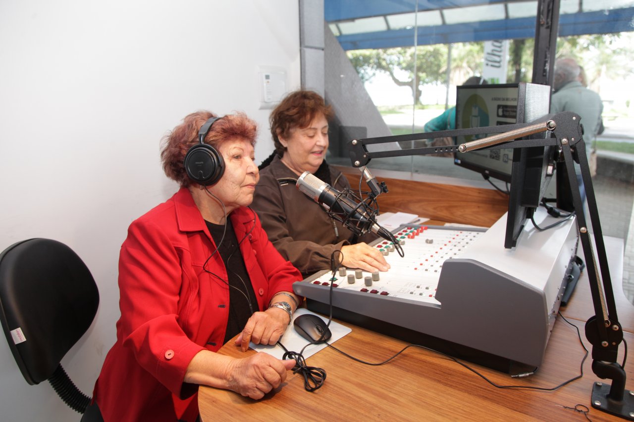Rádio Web 60.0 forma mais uma turma de idosos na Ilha Criativa
