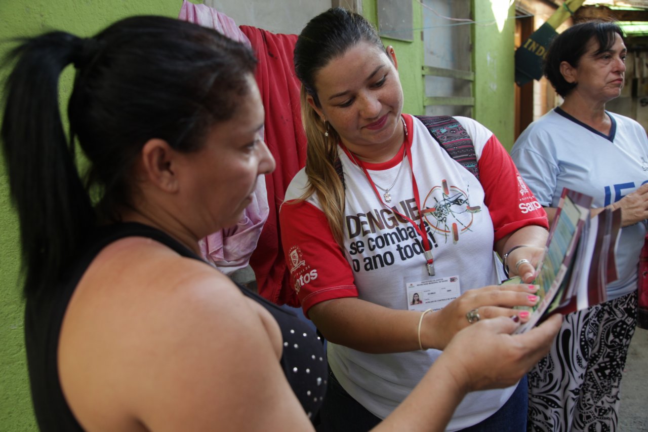 Equipe de IEC faz mutirão educativo na Vila Santa Casa