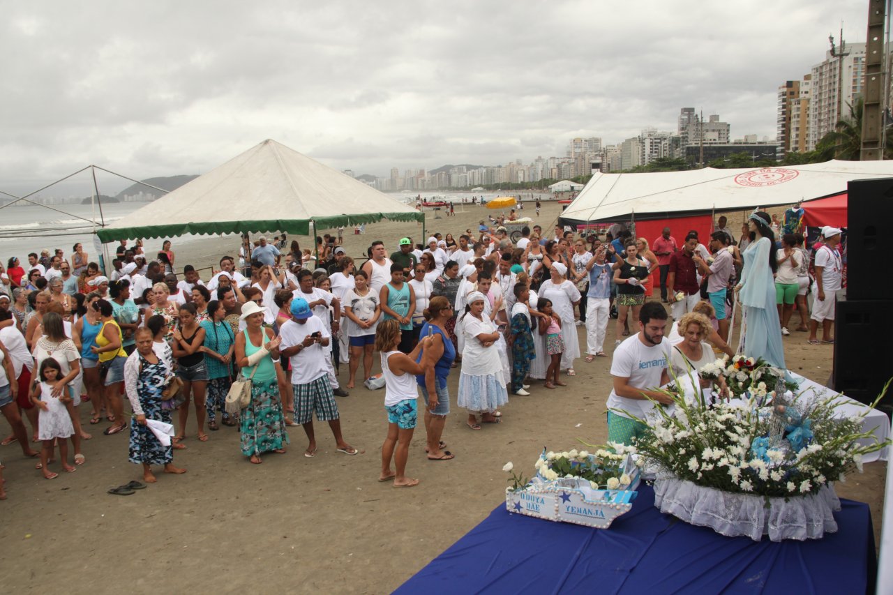 Devotos vão levar oferendas para Iemanjá no domingo (28)