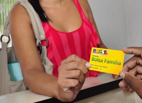 Secretaria  de Assistência Social convoca 124 para saque do Bolsa Família