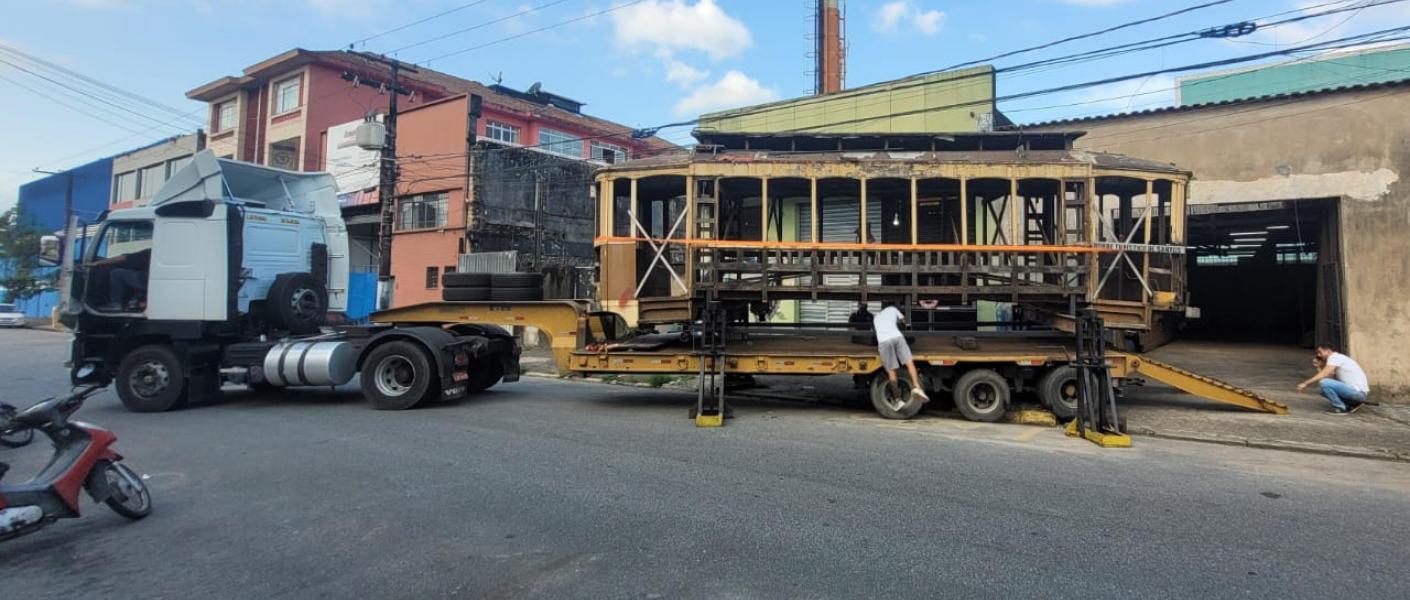 Começa restauro de bonde que substituirá veículo de informações turísticas no Gonzaga