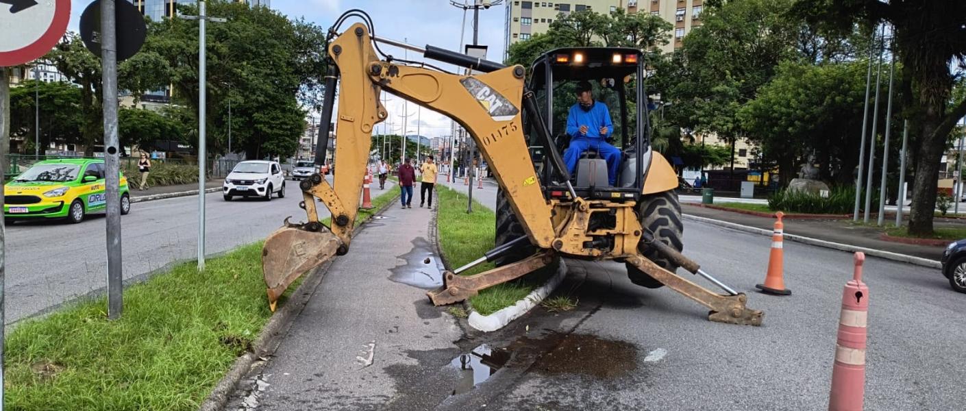 máquina atuando na ciclovia #paratodosverem
