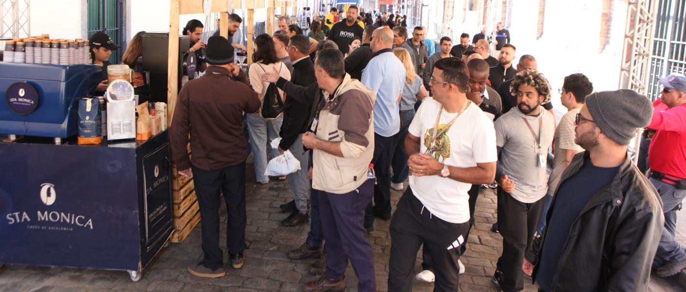 Público lota atrações no primeiro dia do Festival Santos Café