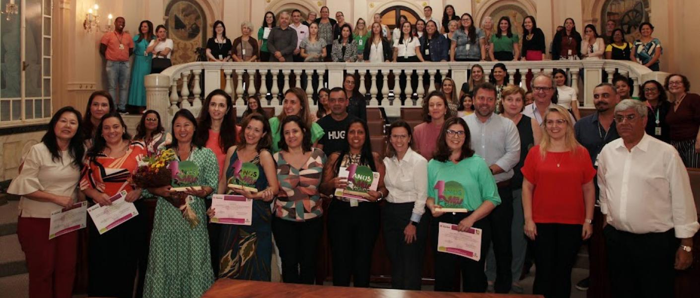 Santos comemora nova queda na mortalidade infantil e premia servidores da saúde