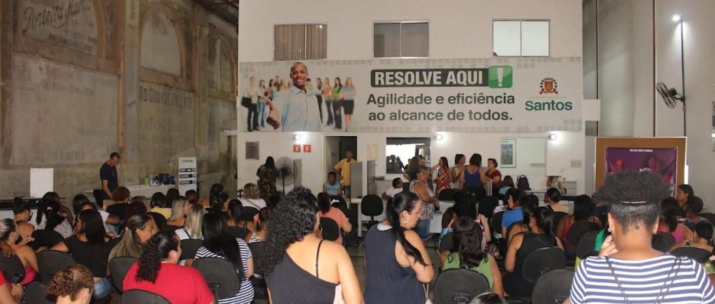 pessoas esperando atendimento no resolve aqui #paratodosverem