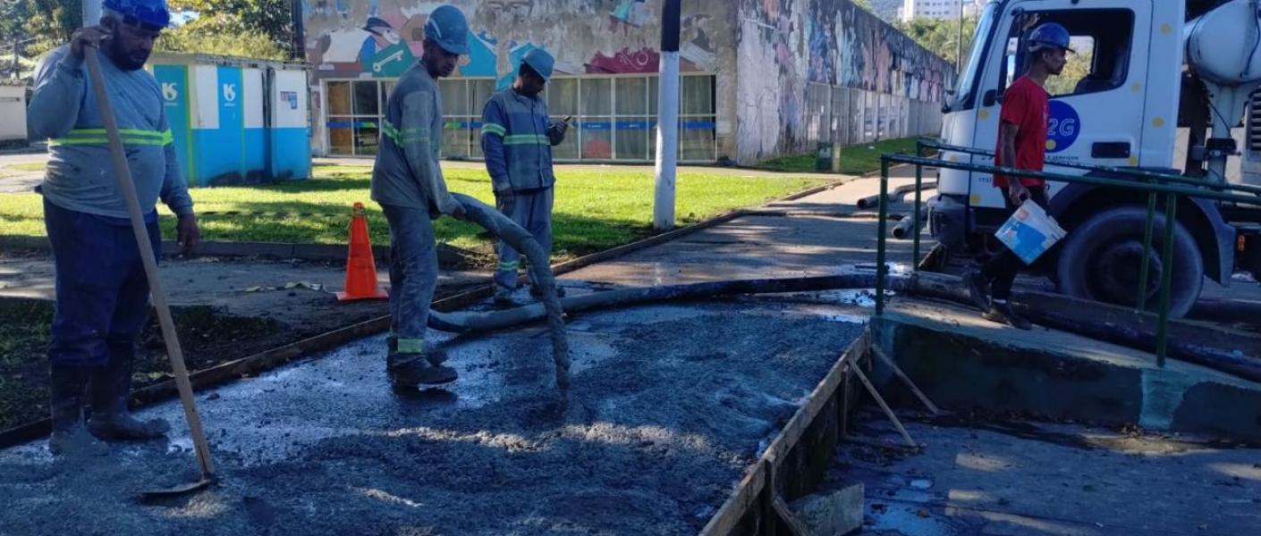 Revitalização de praça na Zona Noroeste avança com novas calçadas acessíveis  