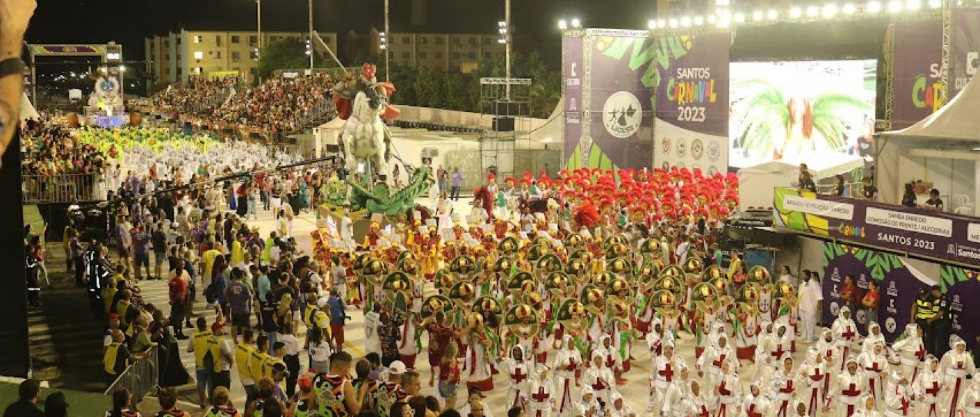visão aérea do desfile #paratodosverem