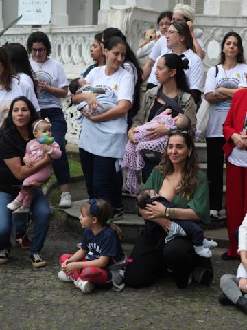mulheres amamentando #paratodosverem