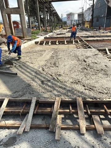 operários atuando na obra #paratodosverem 