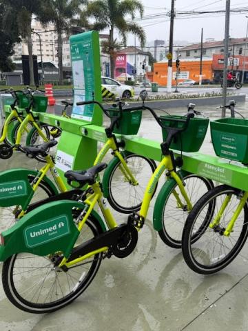 bicicletas na estação #paratodosverem