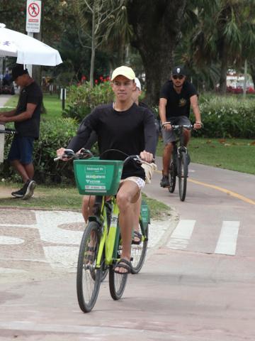 ciclistas na ciclovia #paratodosverem