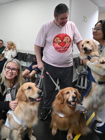 pessoas com cachorros #paratodosverem