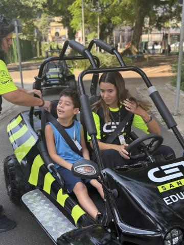 aluno no bugue de trânsito #paratodosverem