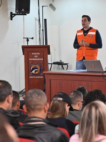 servidores assistem a palestra #paratodosverem 